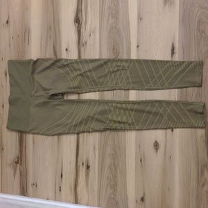 EUC Lululemon Mapped Out Tights Size 8
